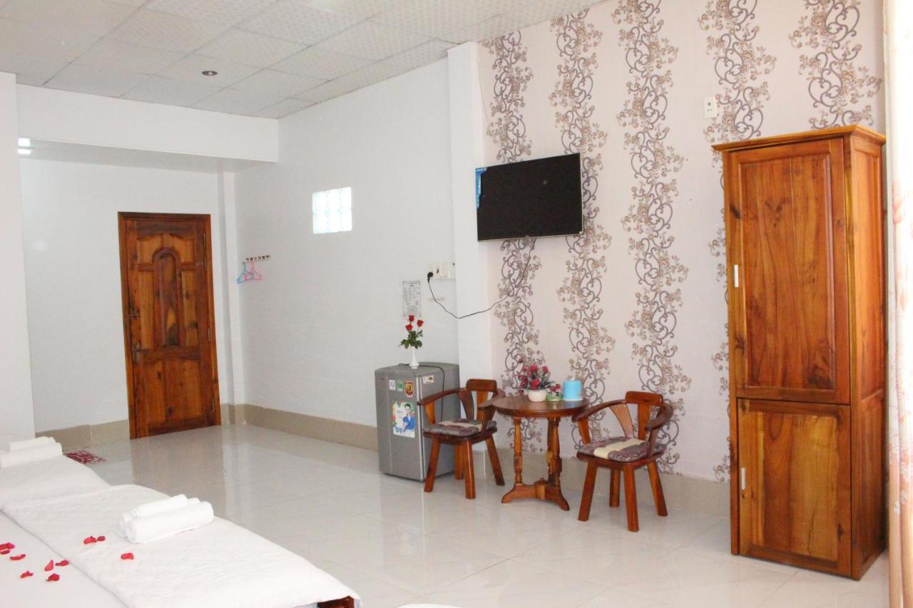 Ngoc May Guesthouse Chau Doc Exterior photo